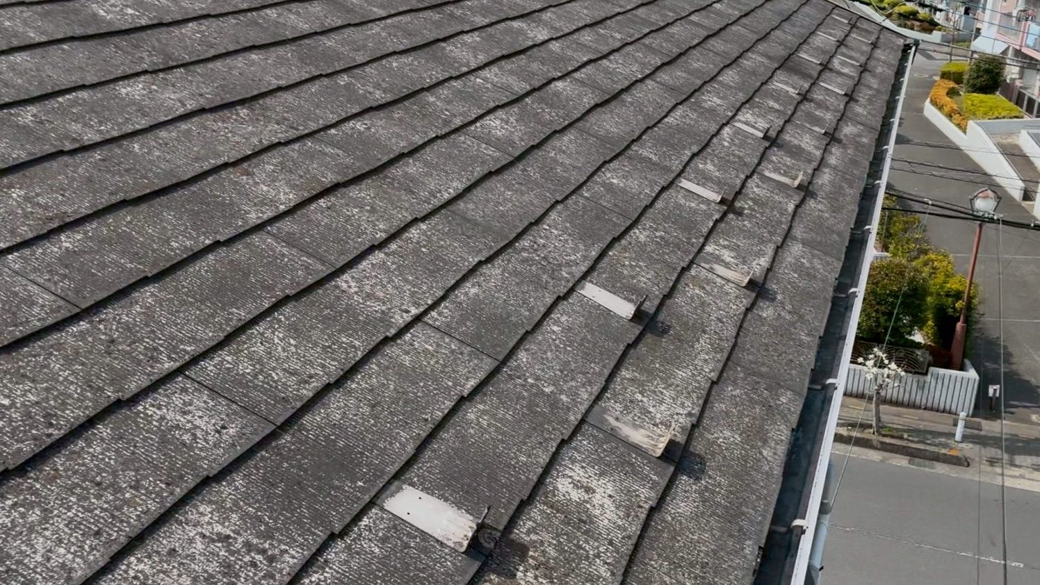 色褪せたスレート屋根